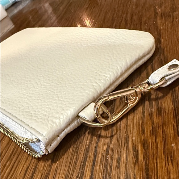 NWOT Elegant Cream Wristlet Clutch - Picture 3 of 5